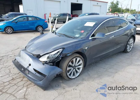 2019 Tesla Model 3 Long Range/Mid Range/Standard Range/Standard Range Plus z USA, uszkodzony, nr VIN 5YJ3E1EA0KF397526